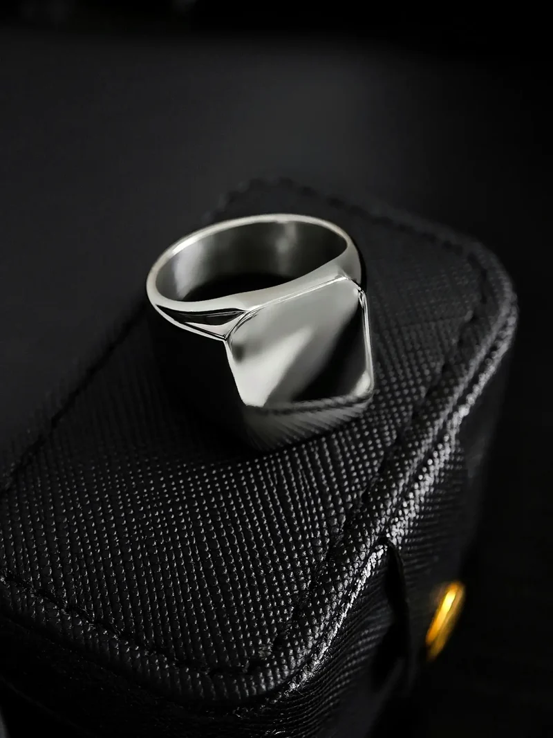 Classy Siegel Ring