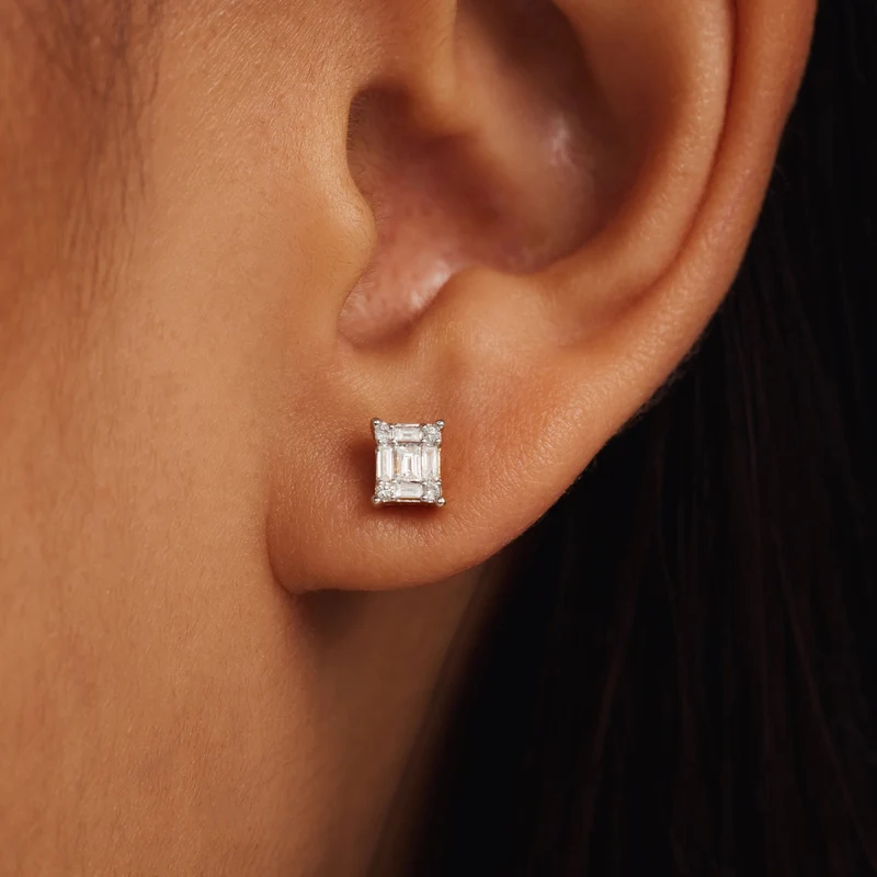 Isabel Bernard De la Paix Maxime 14 karat whitegold stud ear studs with diamond 0.22 carat IBD360031
