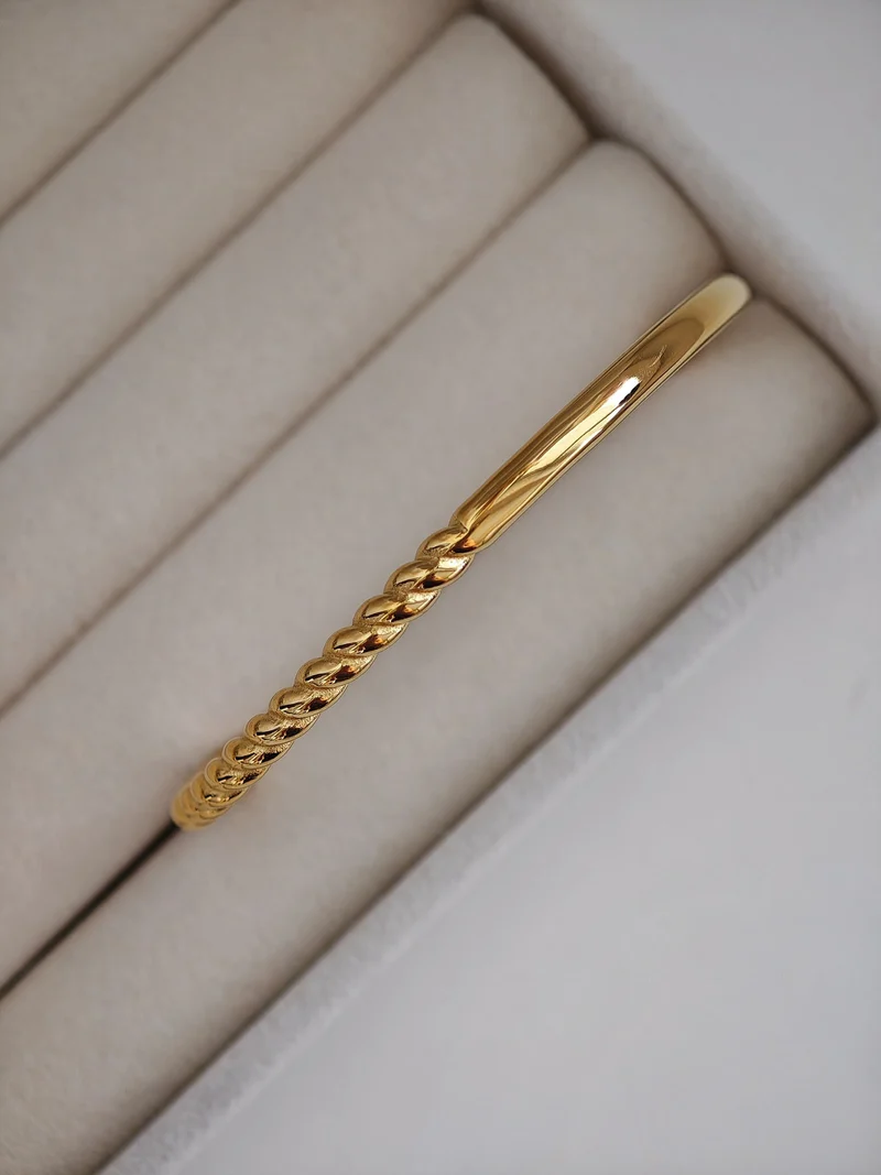 Classy Twist Armreif