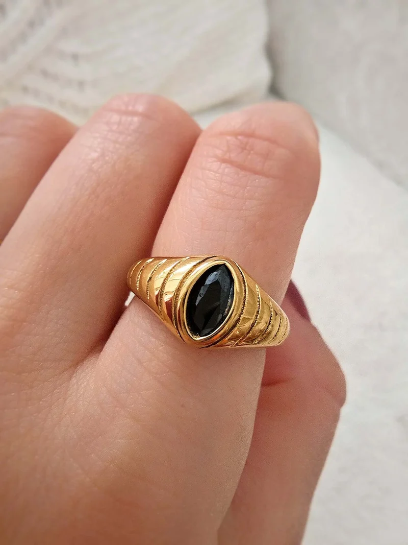 Aura Black Ring
