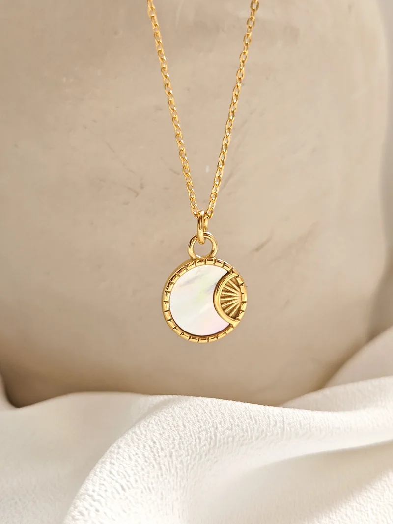 Cosmic Moon Halskette