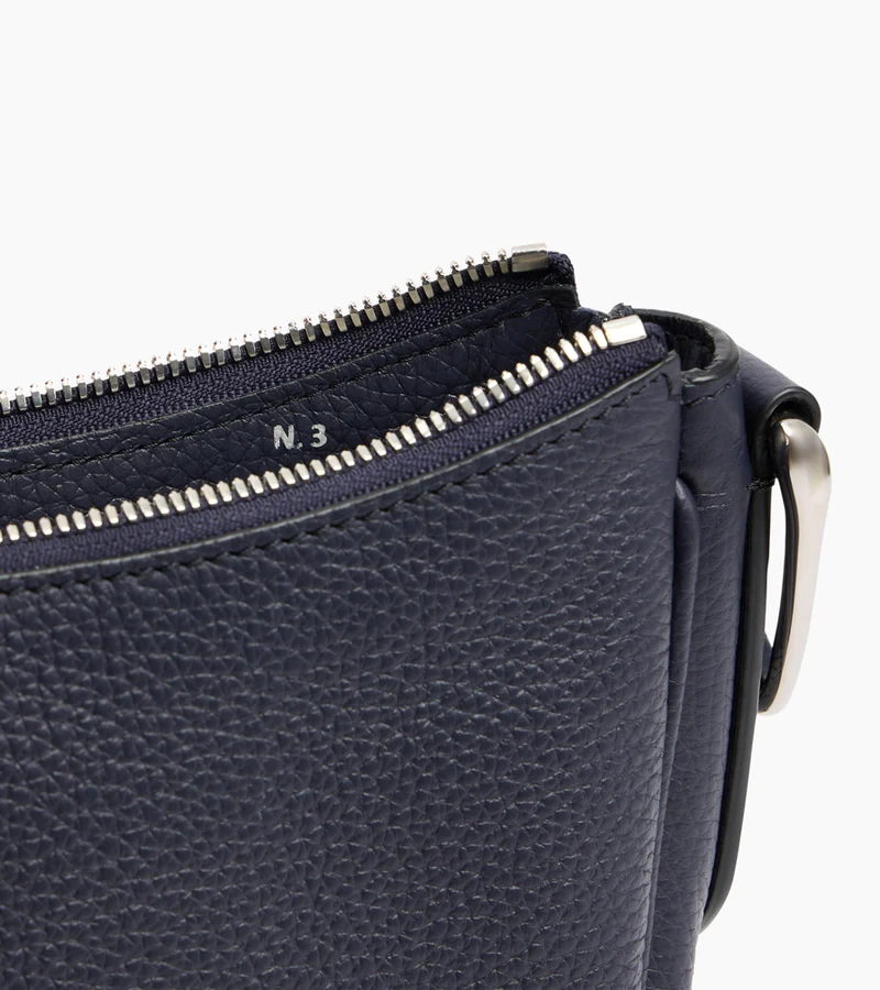 Petit sac bandoulière Madeleine en cuir de taurillon grainé