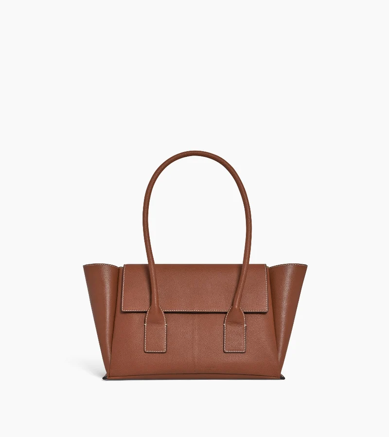 Sac cabas moyen modèle à rabat Elena en cuir grainé