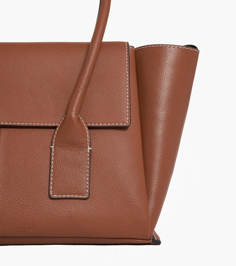 Sac cabas moyen modèle à rabat Elena en cuir grainé