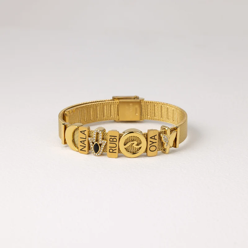 Mesh charm moon gold
