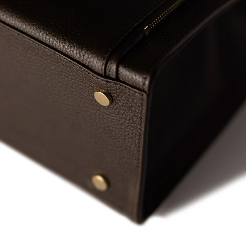 Isabel Bernard Honoré Nadine dunkelbraune Handtasche aus Kalbsleder mit 13-Zoll-Laptopfach IB25110-031-13