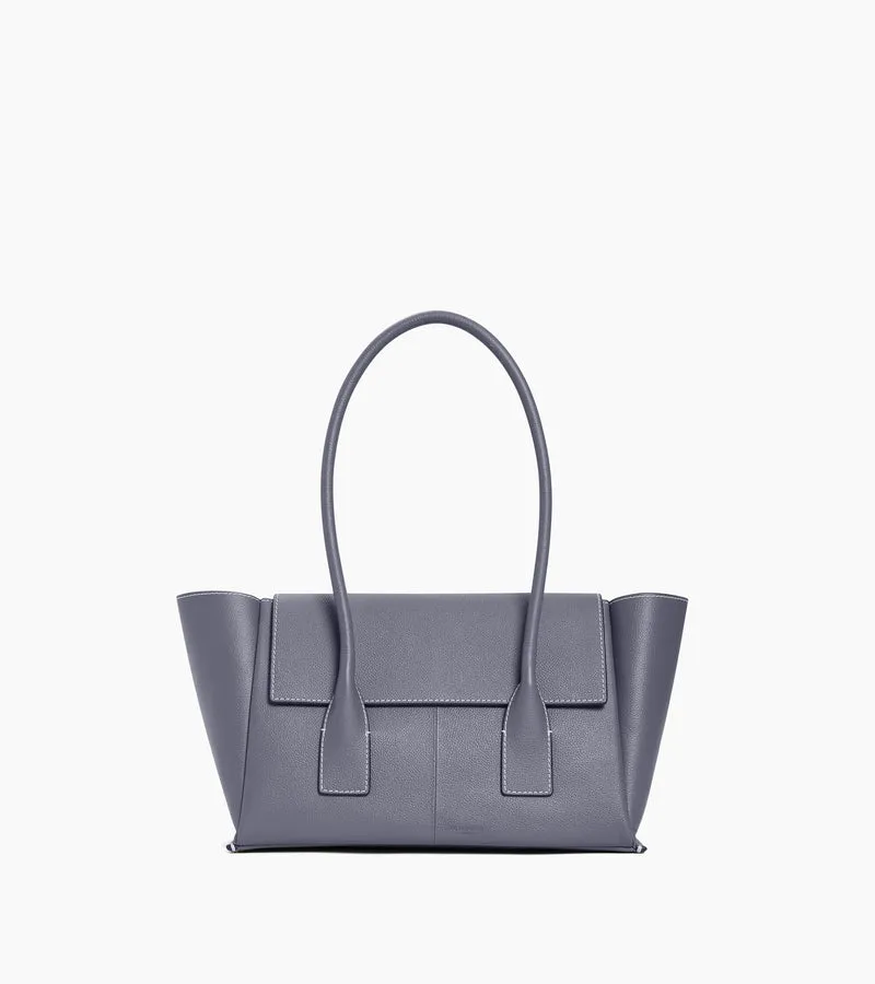 Sac cabas moyen modèle à rabat Elena en cuir grainé