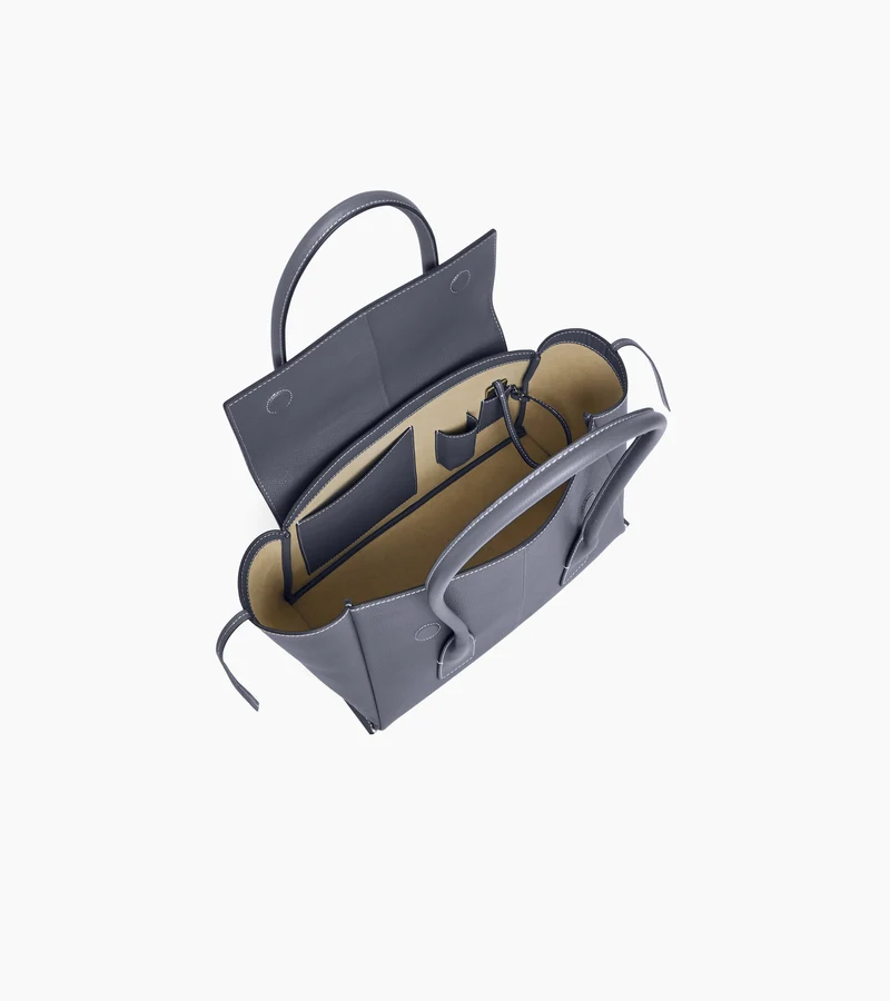 Sac cabas moyen modèle à rabat Elena en cuir grainé