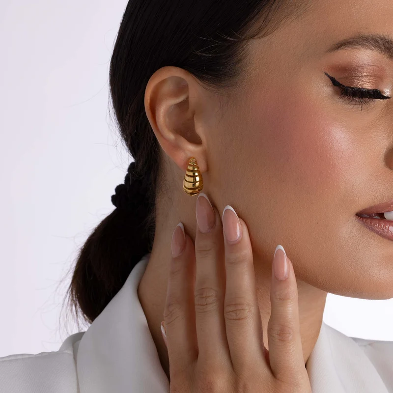 Curled drop earrings gold