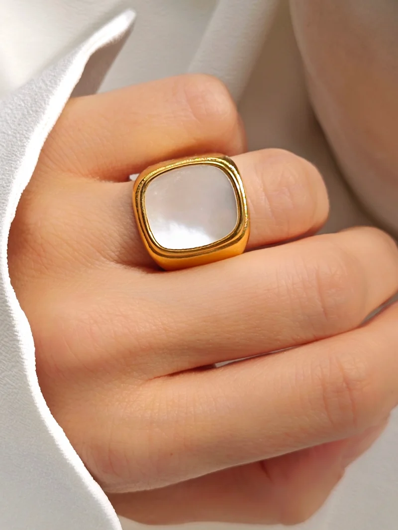Shellure Signet Ring