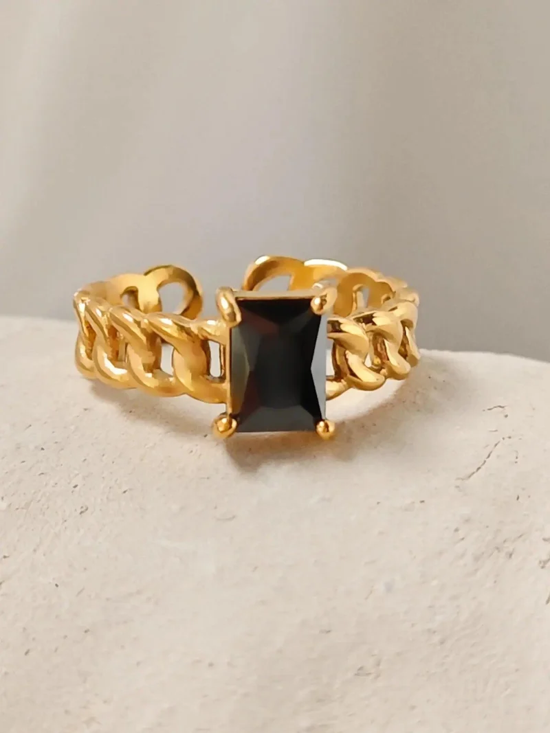 Yara Black Ring