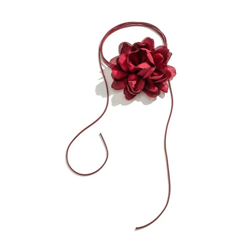 Dunkelrote Choker-Halskette mit Rose von SOHO