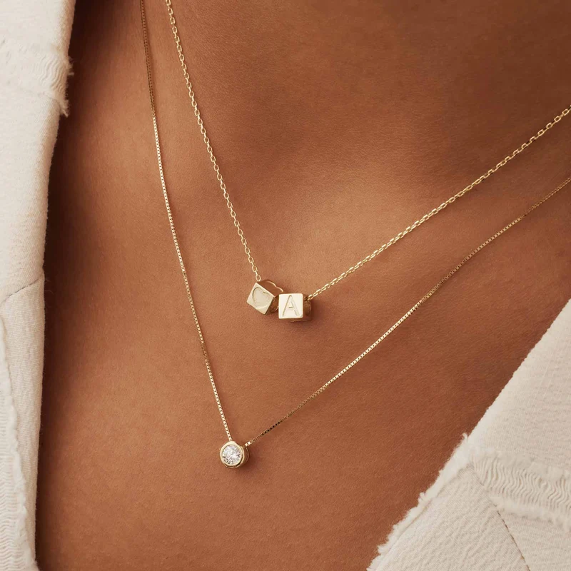 Isabel Bernard Le Carré Felie 14 Karat | Gold Initiale Charm Kubus IB340043B