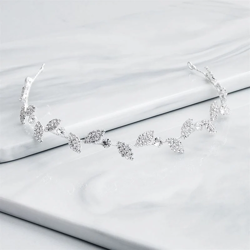 Haarspange Carla – Silberfarben mit Strass und Kristall