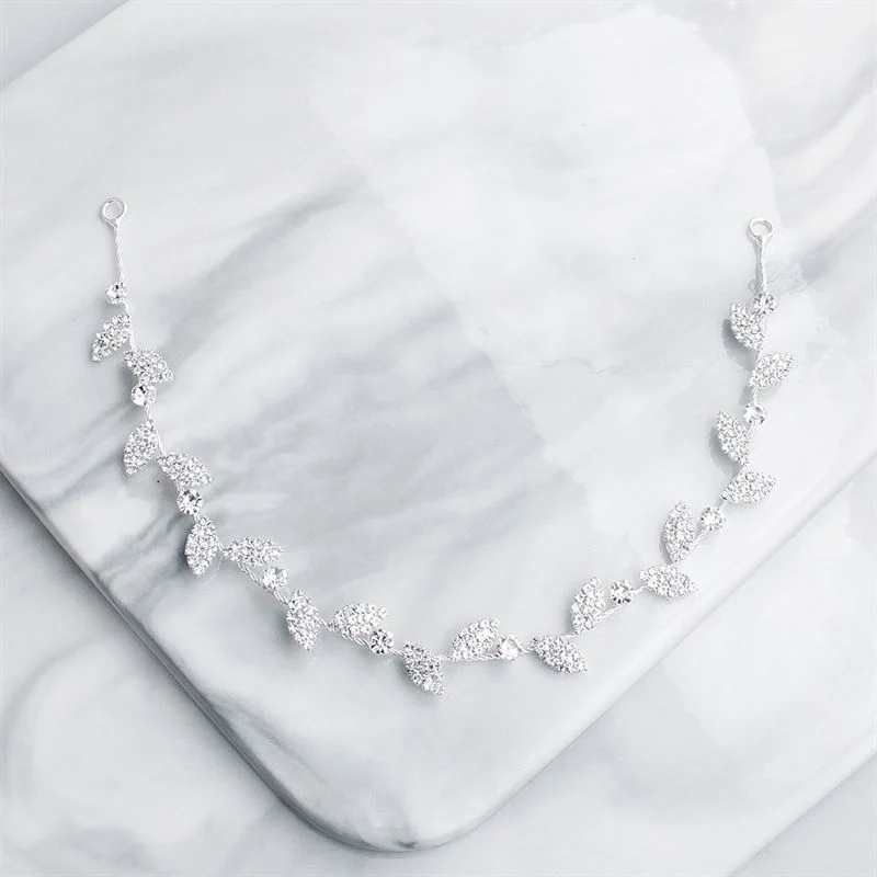 Haarspange Carla – Silberfarben mit Strass und Kristall