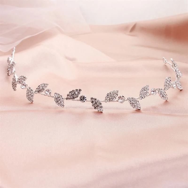 Haarspange Carla – Silberfarben mit Strass und Kristall