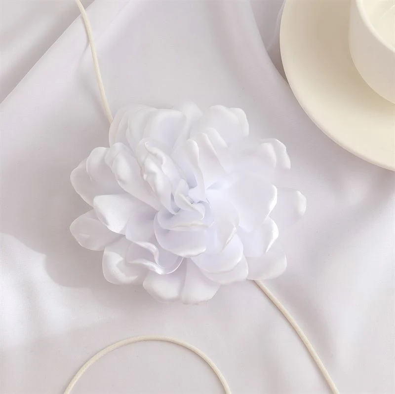 Choker-Halskette mit Rose von SOHO in Weiß