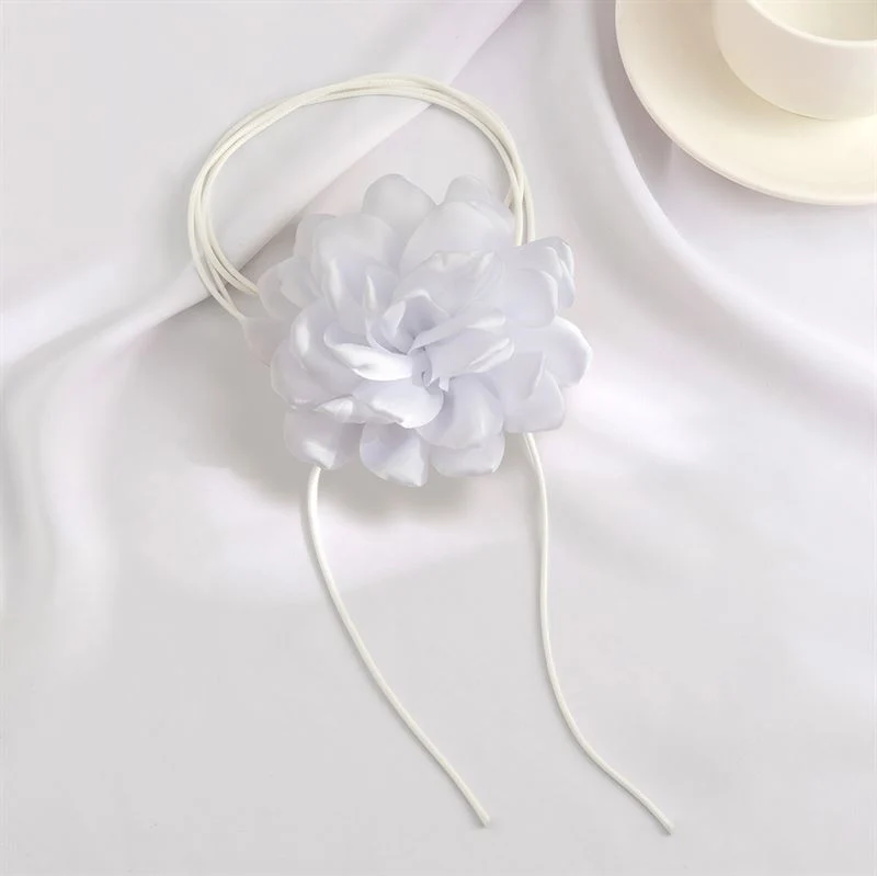 Choker-Halskette mit Rose von SOHO in Weiß