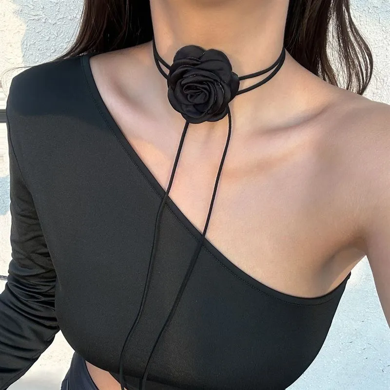 Soho Rose String Choker Blumenkette - Schwarz