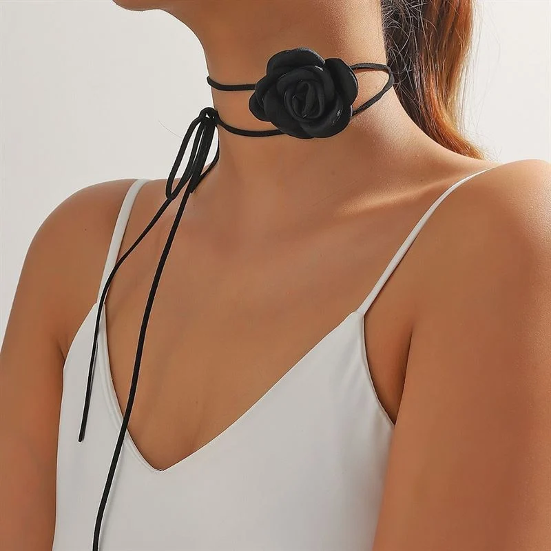 Soho Rose String Choker Blumenkette - Schwarz