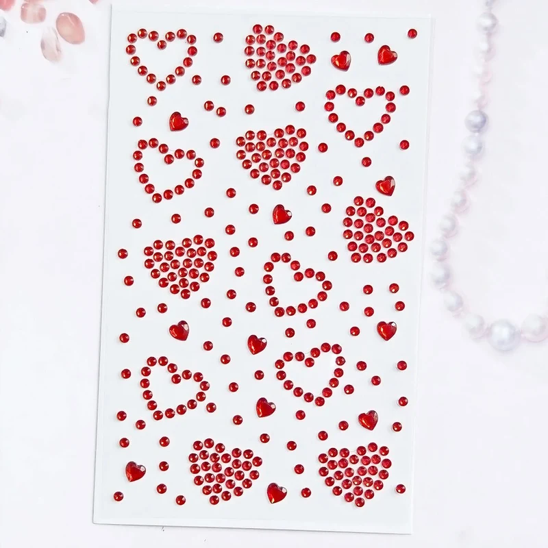 Herzförmige, selbstklebende Strasssteine in Rot von SOHO Hearts für Gesicht, Make-up, Nägel, Körper und Bastelarbeiten