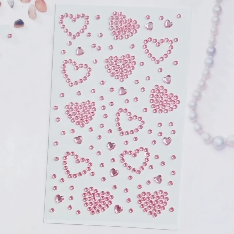 Selbstklebende Strasssteine in Herzform für Make-up, Nägel, Gesicht, Körper und Bastelprojekte von SOHO Hearts in Rosa