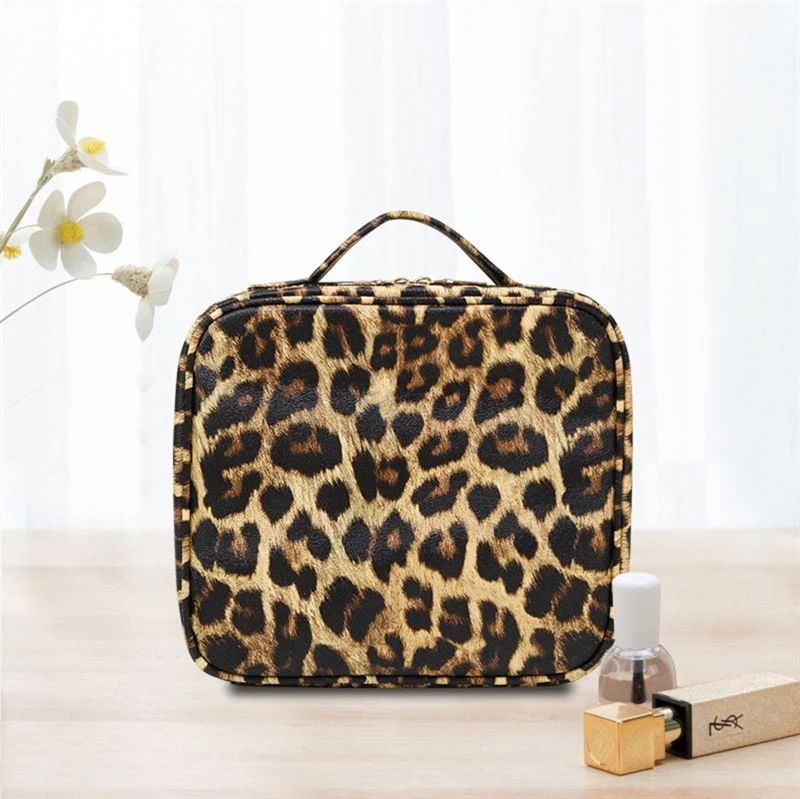 UNIQ Make-up-Reisetasche - Kulturbeutel / Kosmetiktasche für all Ihr Make-up - Leopard