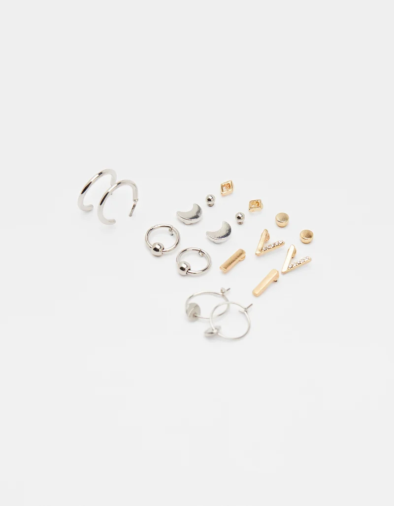 Set of minimalist earrings