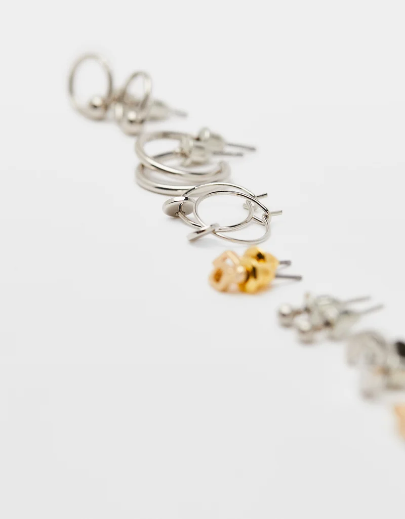 Set of minimalist earrings