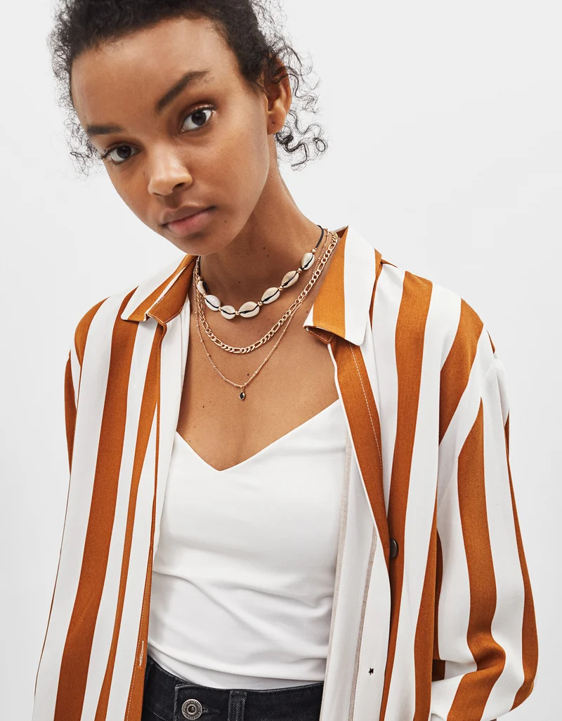 Chain and seashell choker necklace