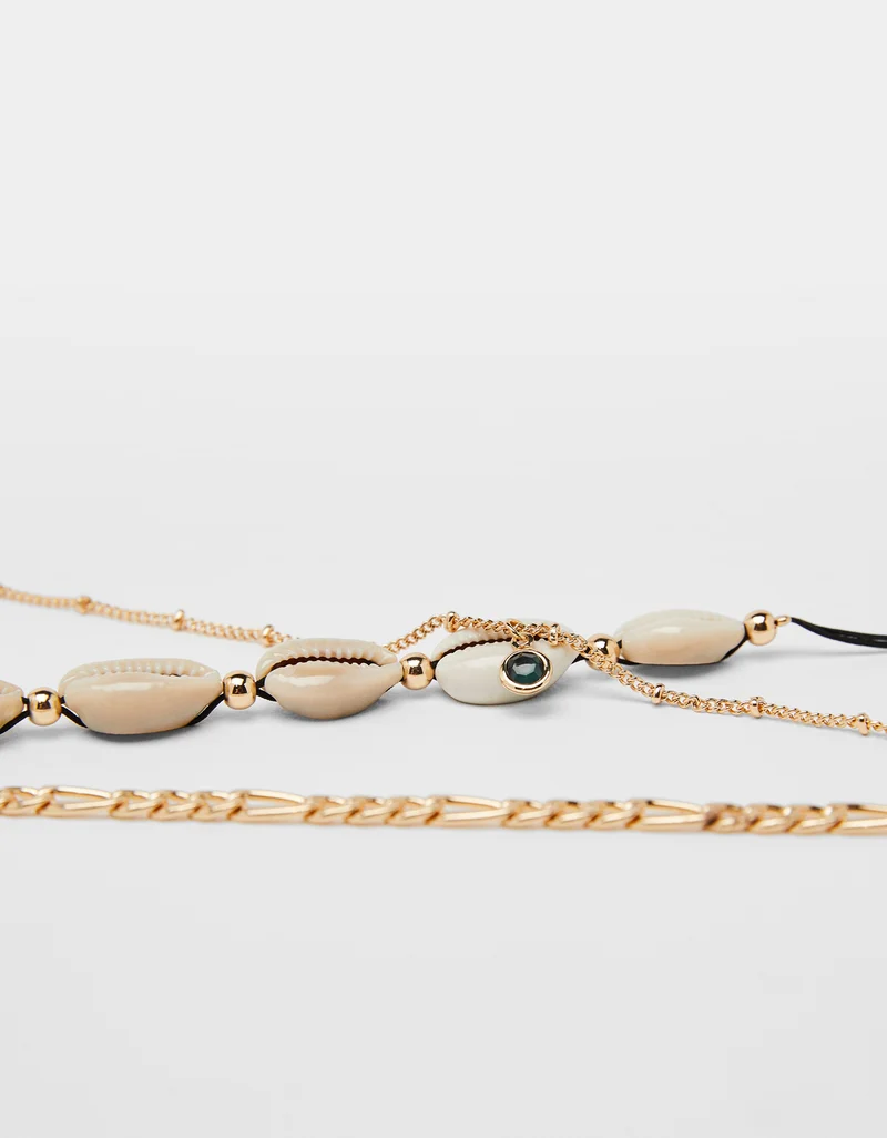 Chain and seashell choker necklace