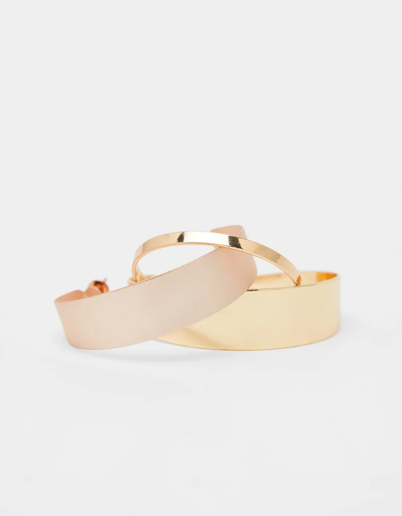 Set of hoop earrings