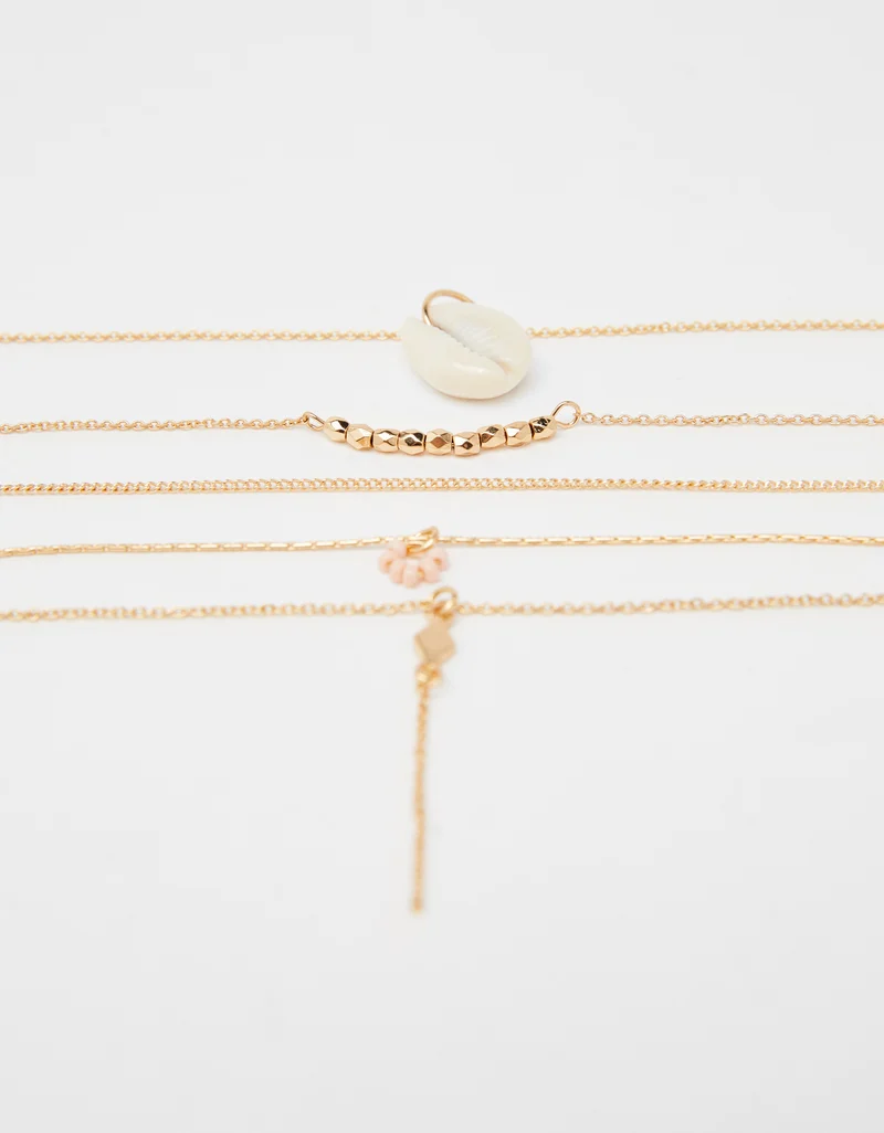 Multi-strand chain necklace with seashell