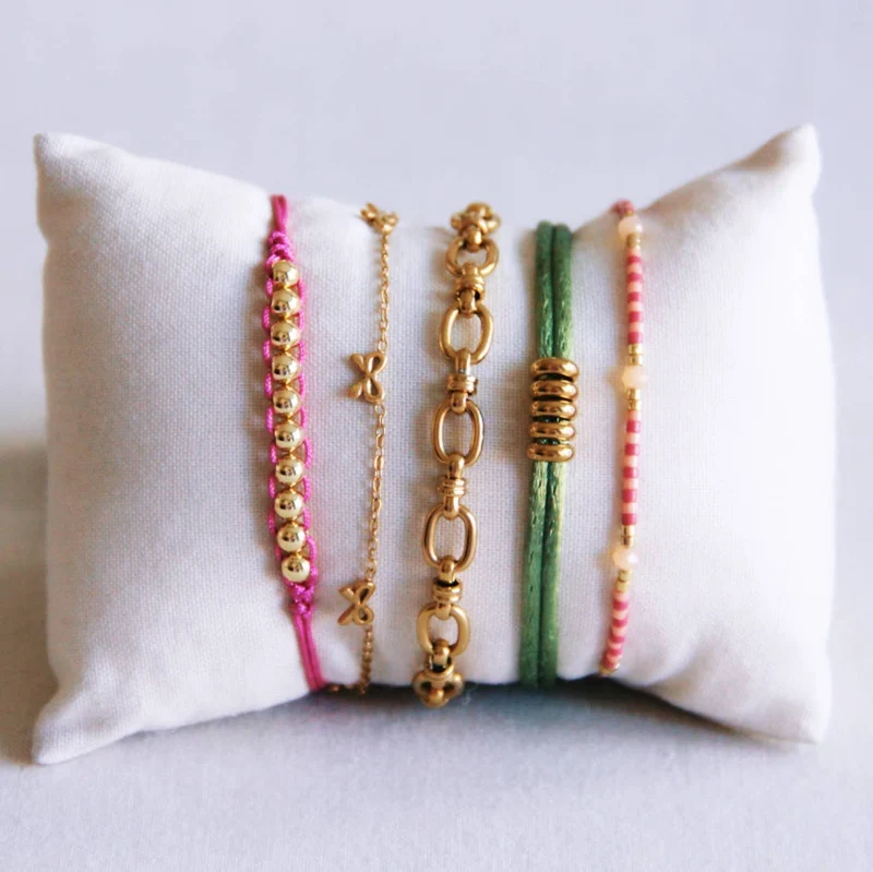 Zartes Armband mit Herzen – Gold